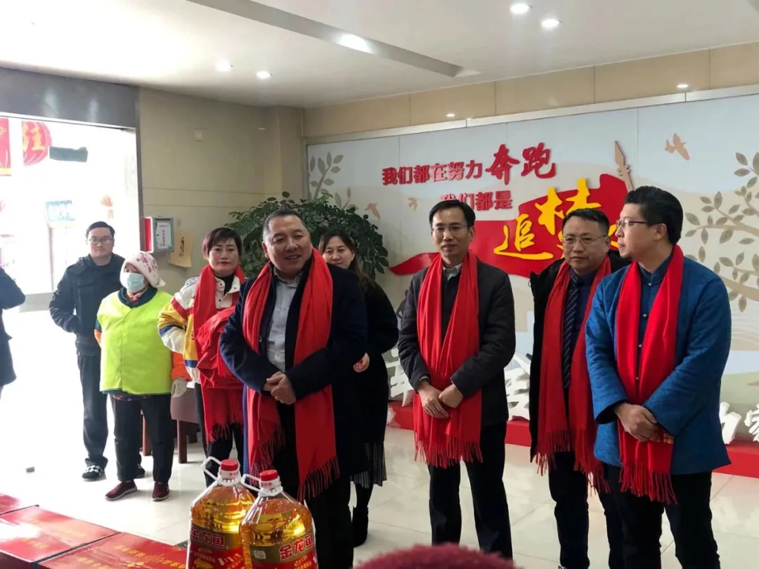 新春問候情誼深 魯商送暖“紅圍巾”(圖5)
