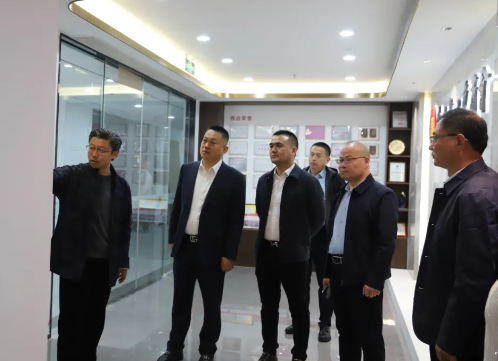新疆生產(chǎn)建設兵團山東商會黨支部書記、會長孟憲剛一行到訪蘇州市山東商會(圖6)