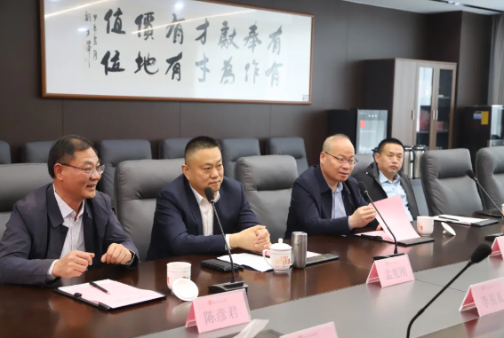 新疆生產(chǎn)建設兵團山東商會黨支部書記、會長孟憲剛一行到訪蘇州市山東商會(圖5)